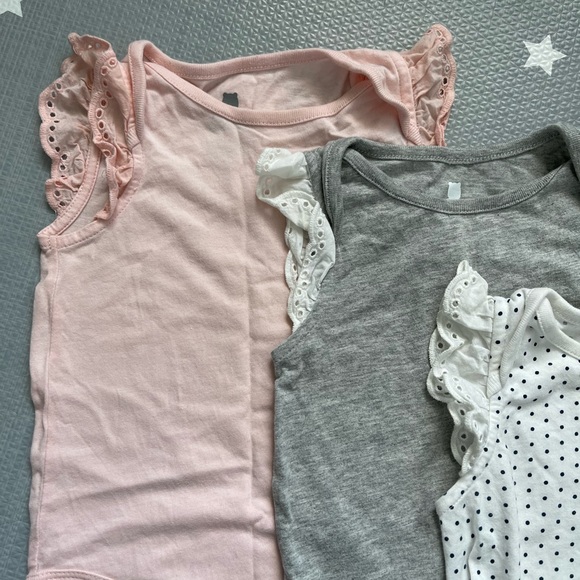 BOGO Gap - Sleeveless Bodysuit Trio, 12-18 months - Picture 2 of 6